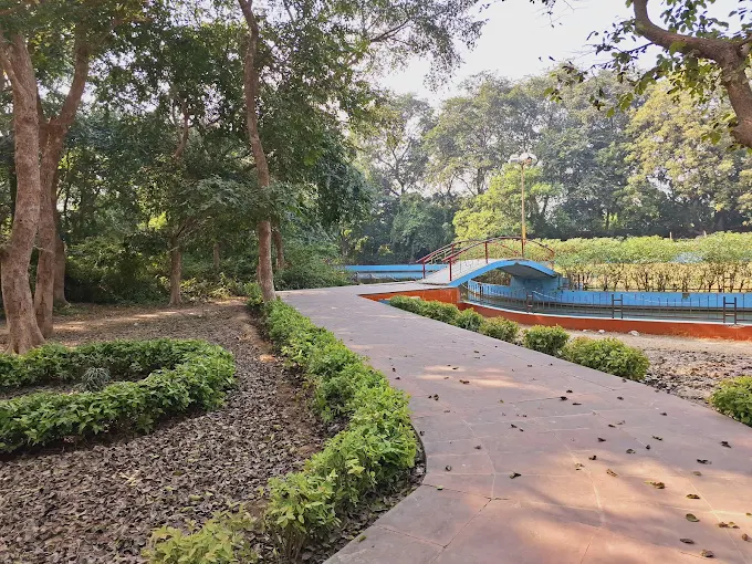 a scary well in kanpur where the british killed women and children and throw them into the wellोे